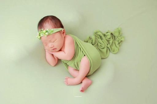 大连宝宝拍嗝吐奶